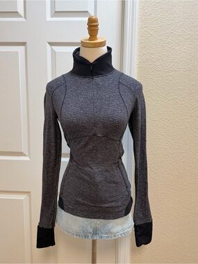 Lululemon Size 6 Heathered Gray Half Zip Thumbhole Athletic Top